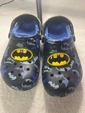 CROCS kids Batman themed, fleece lined inside size 2